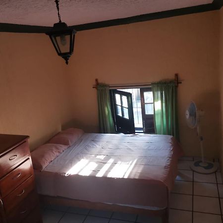 Hostal Гуадалахара Екстериор снимка