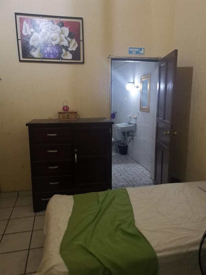 Hostal Гуадалахара Екстериор снимка