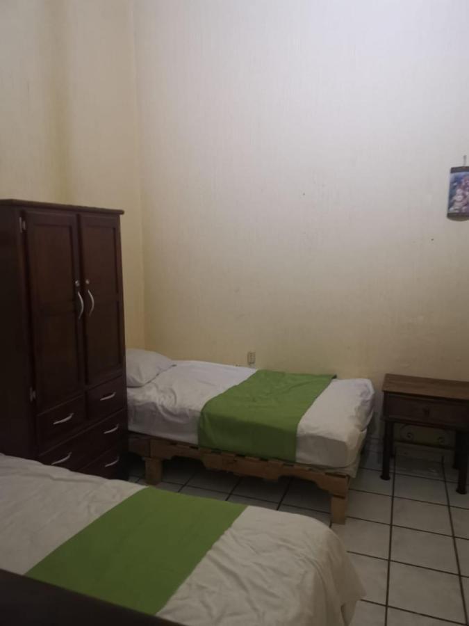 Hostal Гуадалахара Екстериор снимка