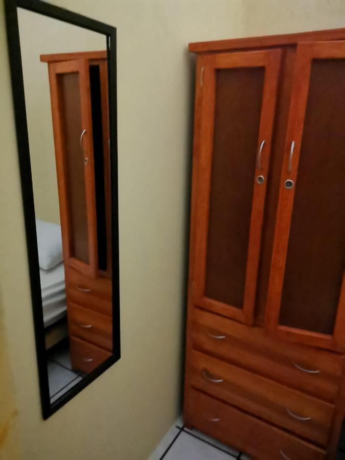Hostal Гуадалахара Екстериор снимка