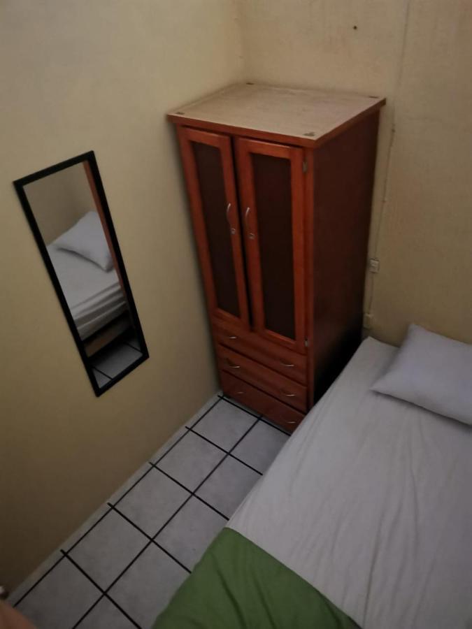 Hostal Гуадалахара Екстериор снимка