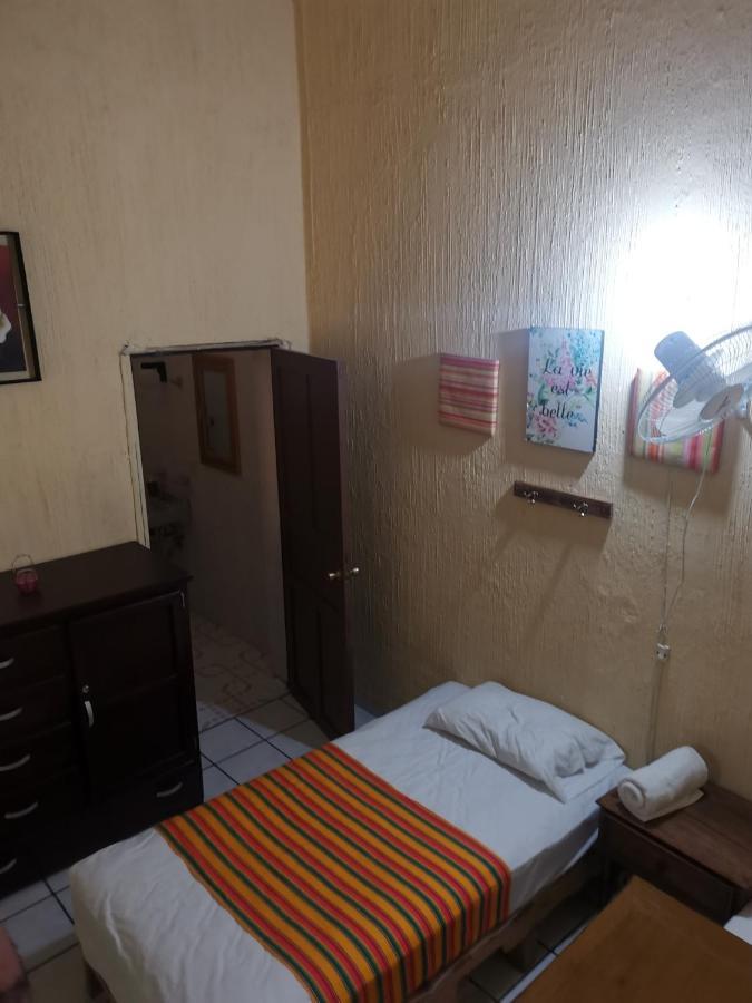 Hostal Гуадалахара Екстериор снимка