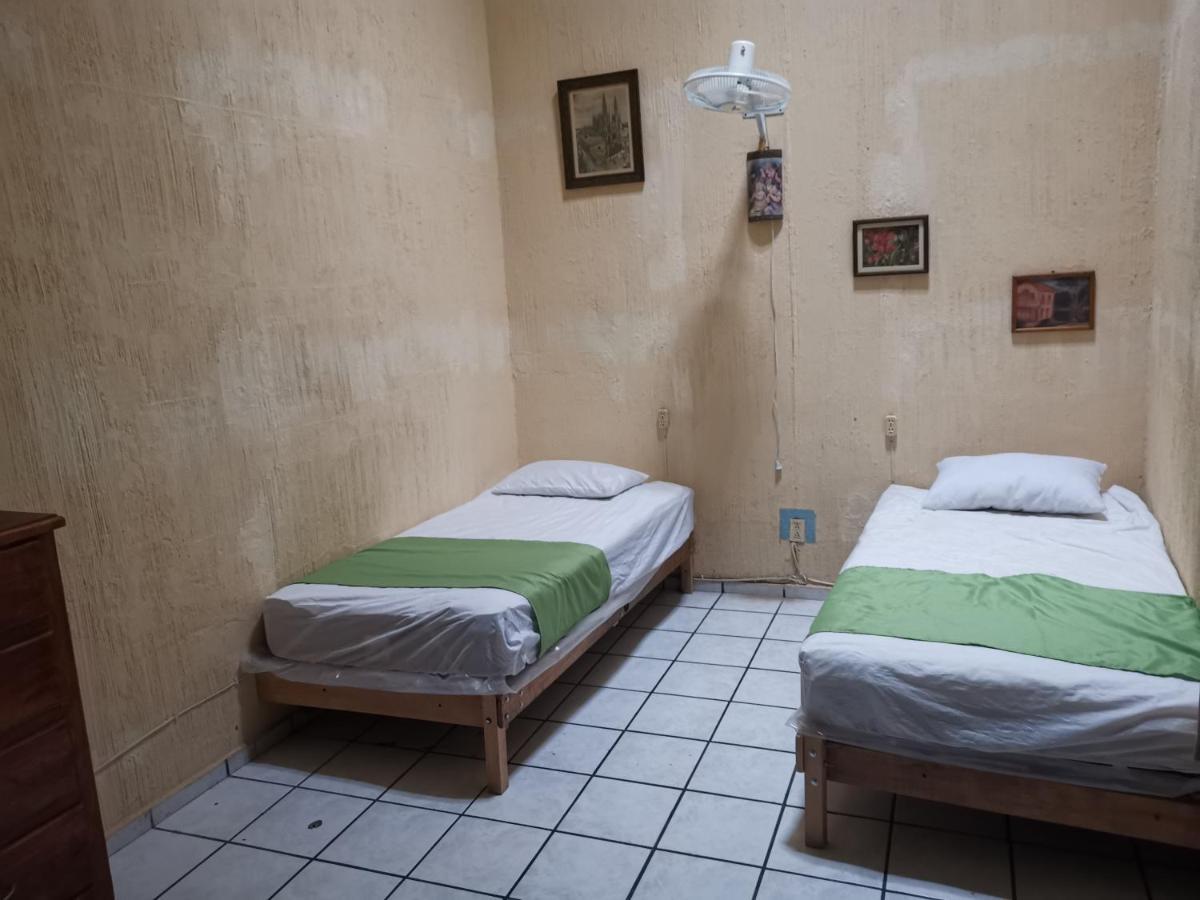 Hostal Гуадалахара Екстериор снимка