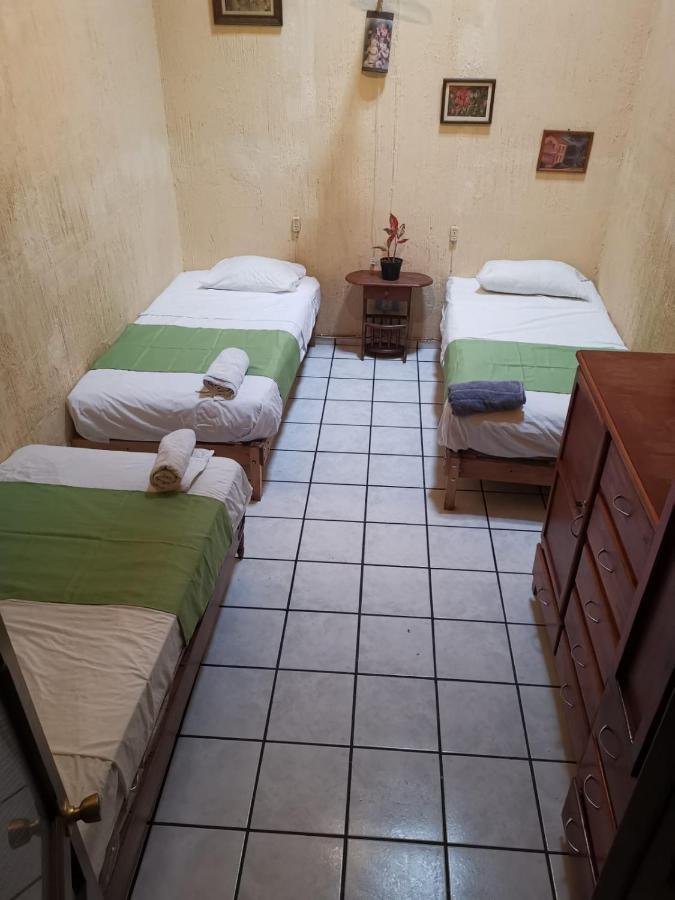 Hostal Гуадалахара Екстериор снимка