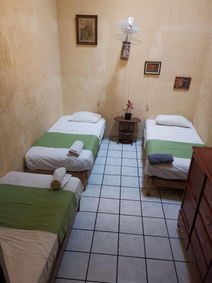 Hostal Гуадалахара Екстериор снимка